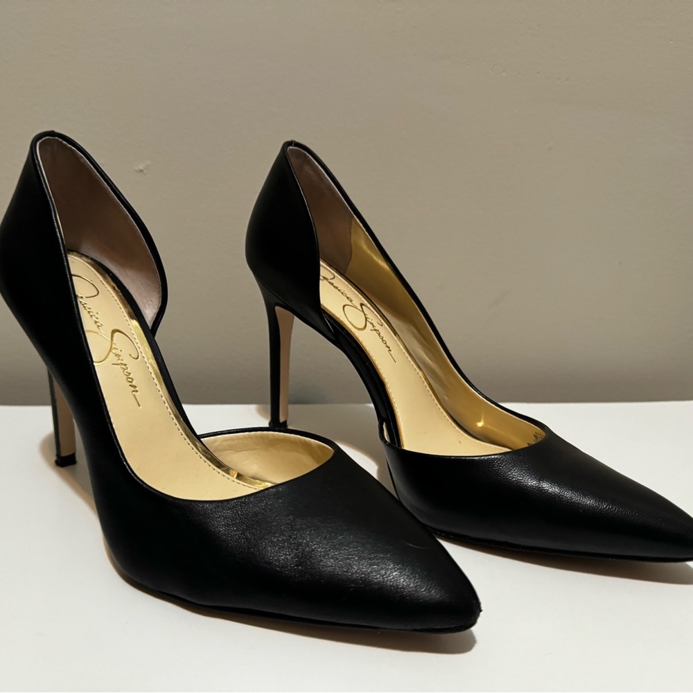 Black Pumps